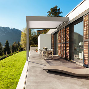 pérgola apoiada em parede