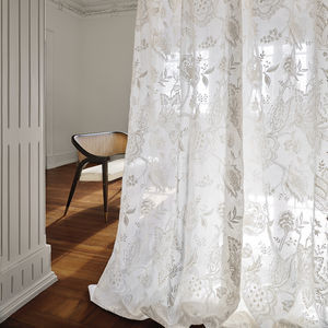 cortina de voile com padrão floral