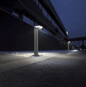 poste balizador de iluminação de jardim