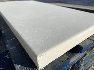 placa de pedra em concreto