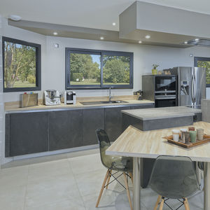 cozinha contemporânea / em madeira / em resina / com ilha