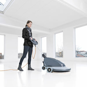 lavadora automática com operador a pé