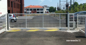 portão persiana externa