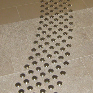 pino para piso tátil em aço inoxidável 1