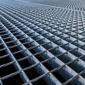 grelha para calha de piso em aço galvanizado