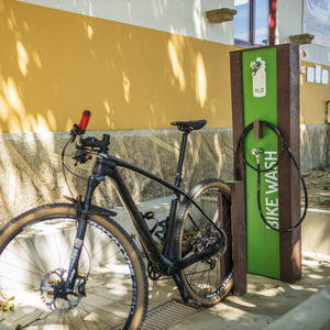 estação de reparo de bicicletas em material plástico