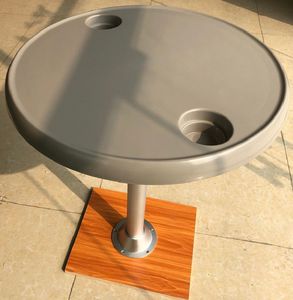 tampo de mesa em material plástico