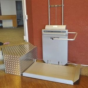 plataforma elevadora para pessoas com mobilidade reduzida