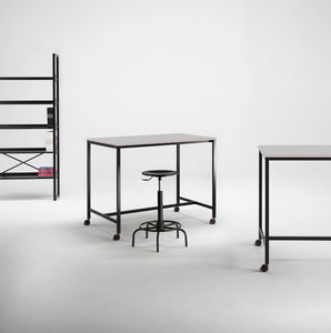 mesa secretária com rodízios