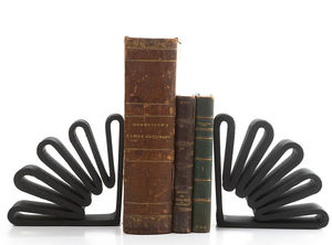 aparador para livros em material plástico 1