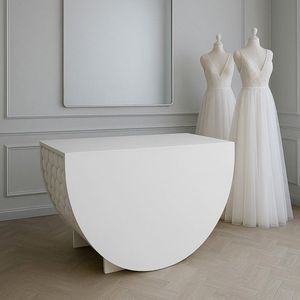 mesa lateral de design minimalista