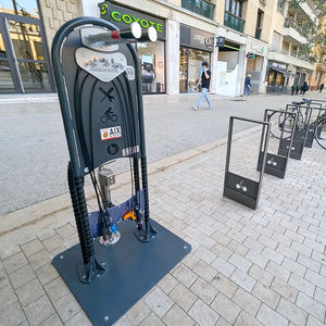estação de reparo de bicicletas metálica