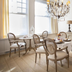cadeira de sala de jantar clássica