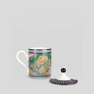 xícara de café em porcelana