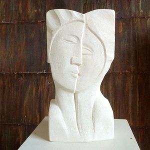 escultura em pedra