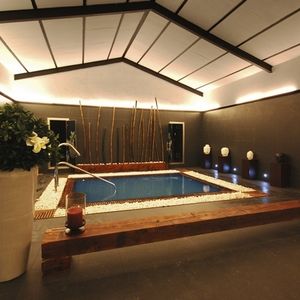 piscina com transbordo