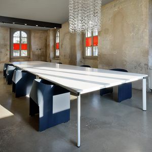 mesa de conferências contemporânea 1