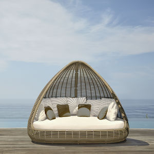 cama de jardim com dossel 1