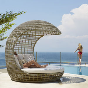 cama de jardim com dossel 1