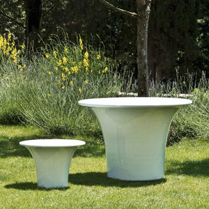 vaso de jardim em material plástico