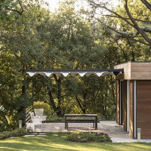 pérgola apoiada em parede