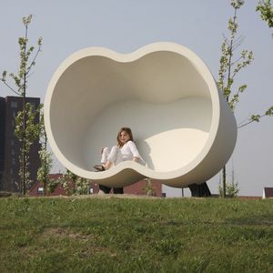 banco para espaço público de design orgânico 1