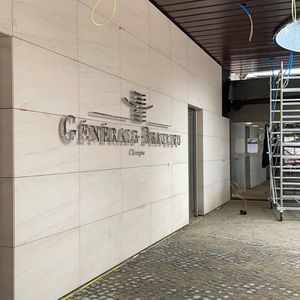 fachada ventilada em pedra calcária 1