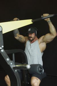 aparelho de musculação puxada alta 1