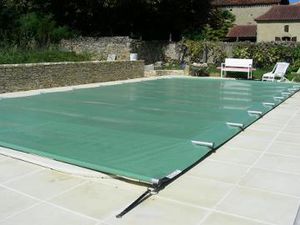 capa com barras para piscina 1