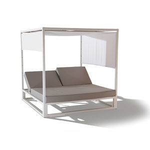 cama de jardim com dossel