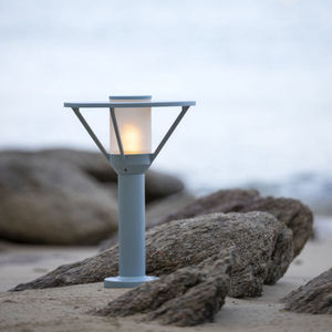 poste balizador de iluminação para espaços públicos 1