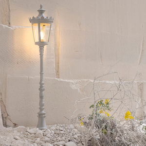 poste balizador de iluminação para espaços públicos 1