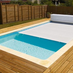 capa com barras para piscina