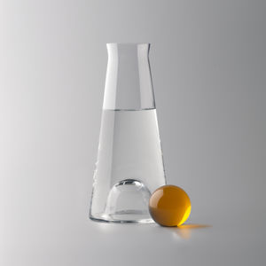 garrafa em vidro soprado / em cristal / da linha comercial / para residência