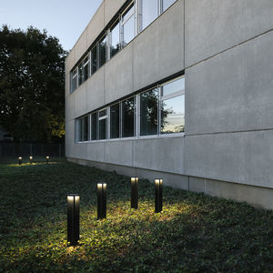 poste balizador de iluminação de jardim