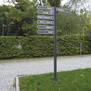 poste para sinalização rodoviária