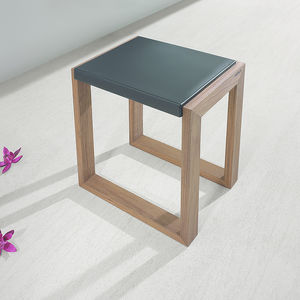 banqueta para chuveiro com base em teca 1