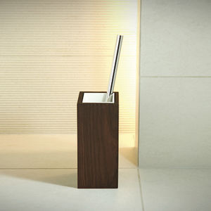 escova sanitária em madeira