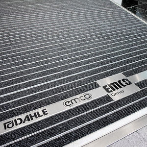 tapete de entrada para edifício de uso público