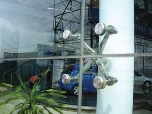 fixação para parede-cortina em inox