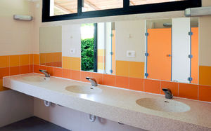 tampo de banheiro em Corian®
