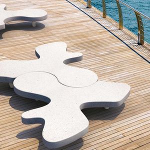 banco para espaço público de design orgânico 1