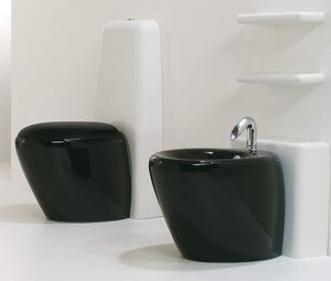 vaso sanitário de piso / monobloco / em cerâmica / com botão de descarga de água