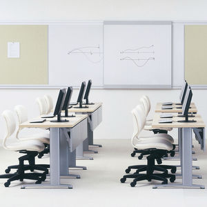 conjunto de mesa e cadeiras contemporâneo