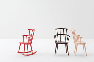 cadeira contemporânea / de balanço / em madeira lacada / em madeira tingida