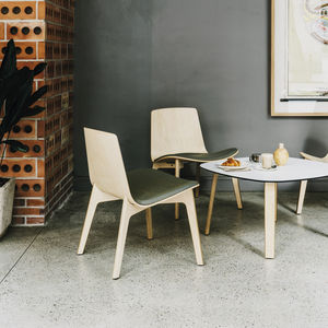 poltrona baixa contemporânea