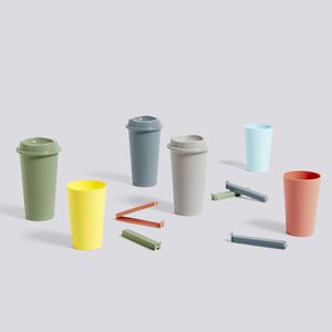 xícara de café em material plástico