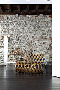 poltrona baixa de design original / em couro / em aço inoxidável / para estabelecimento público