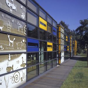 painel de vidro com motivos impressos