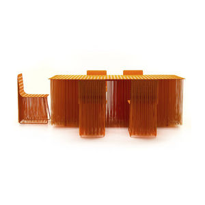 conjunto de mesa e cadeiras contemporâneo